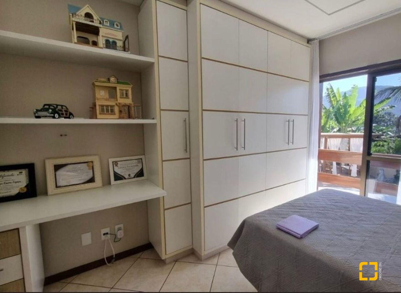 Casa com 233m², 4 quartos (sendo 1 suíte), 4 garagens, no bairro Pedra Branca em Palhoça
