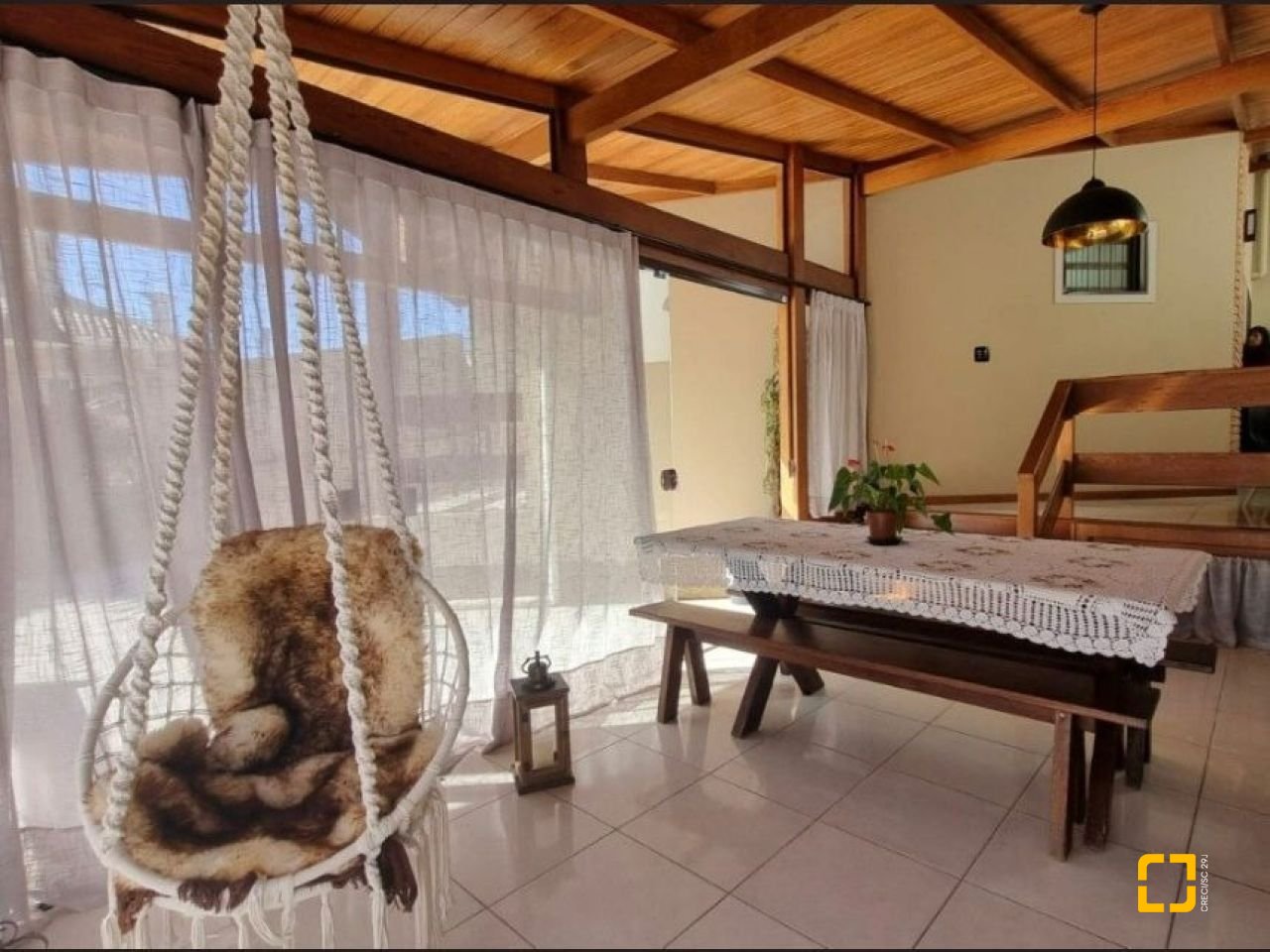 Casa com 233m², 4 quartos (sendo 1 suíte), 4 garagens, no bairro Pedra Branca em Palhoça