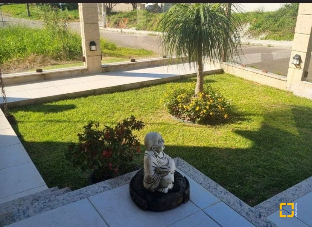 Casa com 233m², 3 quartos (sendo 1 suíte), 4 garagens, no bairro Pedra Branca em Palhoça