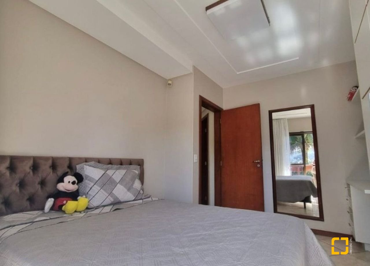 Casa com 233m², 3 quartos (sendo 1 suíte), 4 garagens, no bairro Pedra Branca em Palhoça