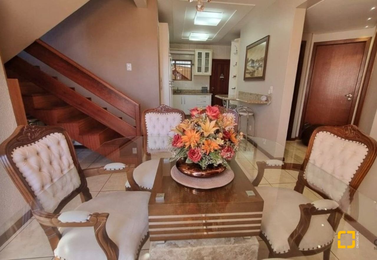 Casa com 233m², 3 quartos (sendo 1 suíte), 4 garagens, no bairro Pedra Branca em Palhoça