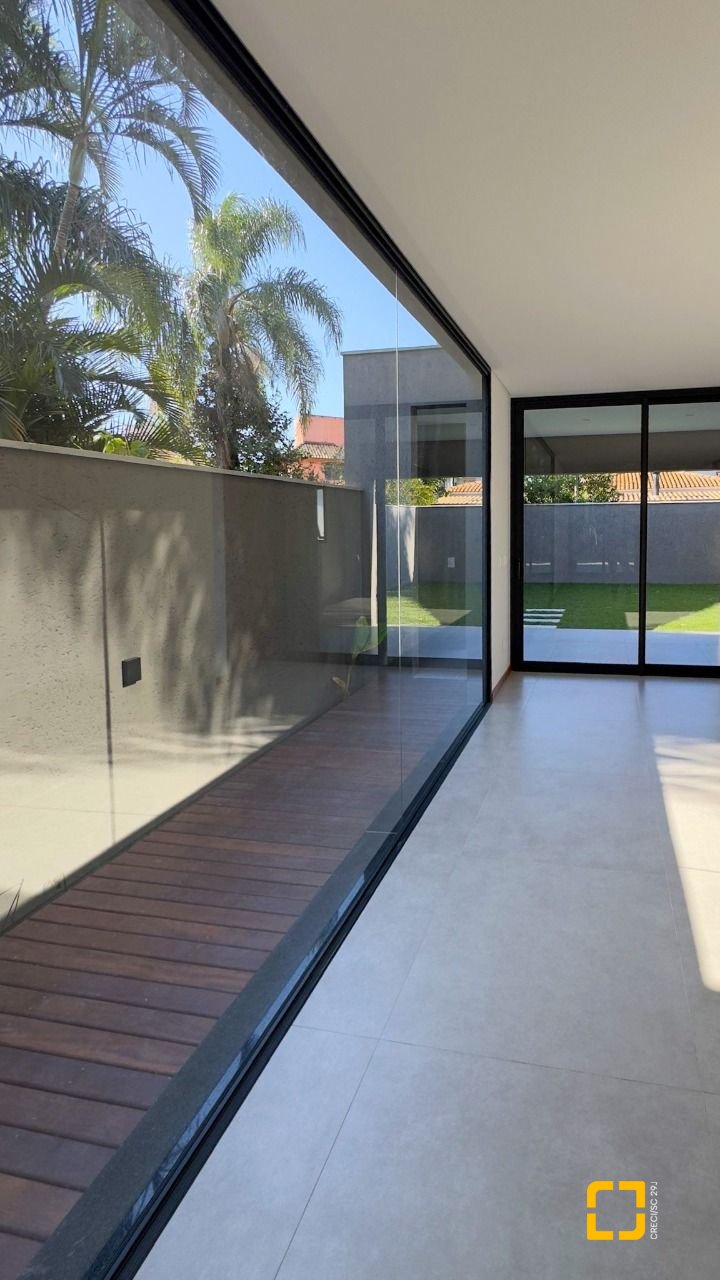 Casa com 164m², 4 quartos (sendo 1 suíte), 2 garagens, no bairro Pântano do Sul em Florianópolis