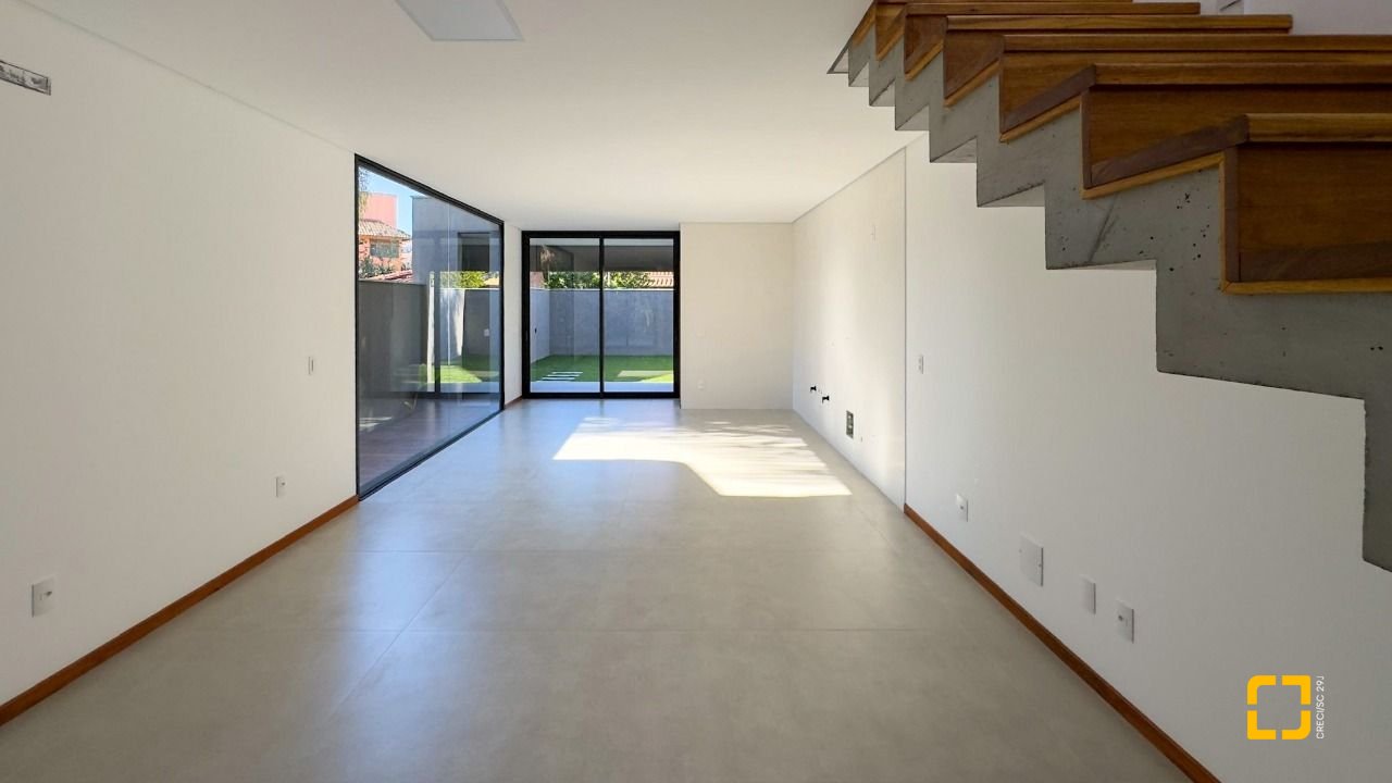 Casa com 164m², 4 quartos (sendo 1 suíte), 2 garagens, no bairro Pântano do Sul em Florianópolis