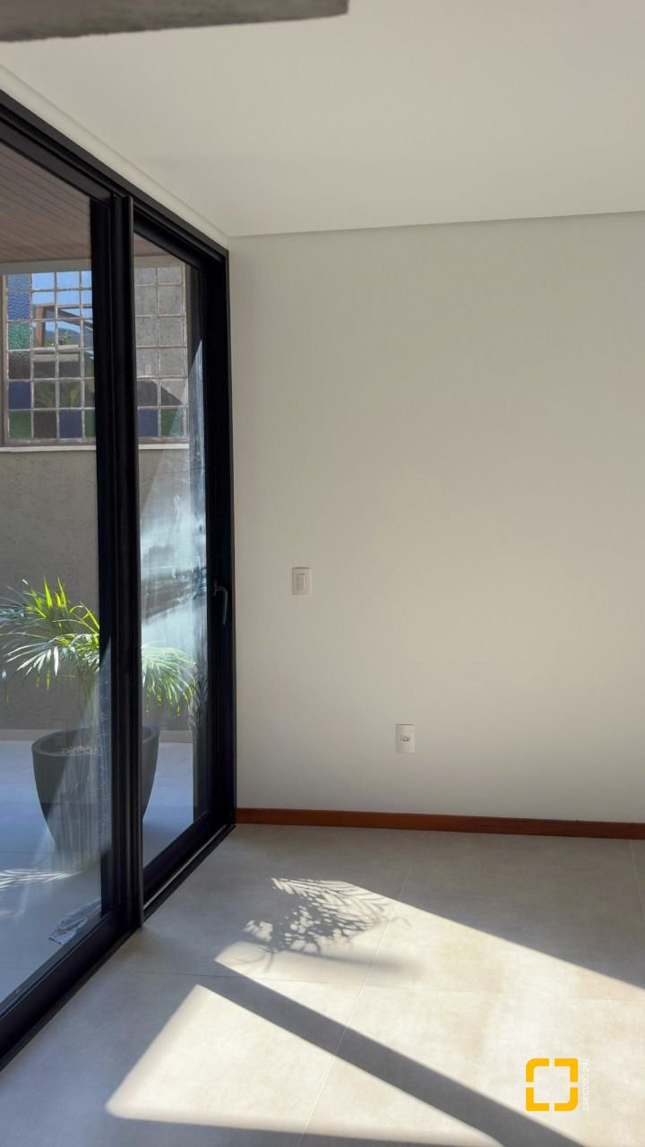 Casa com 164m², 4 quartos (sendo 1 suíte), 2 garagens, no bairro Pântano do Sul em Florianópolis