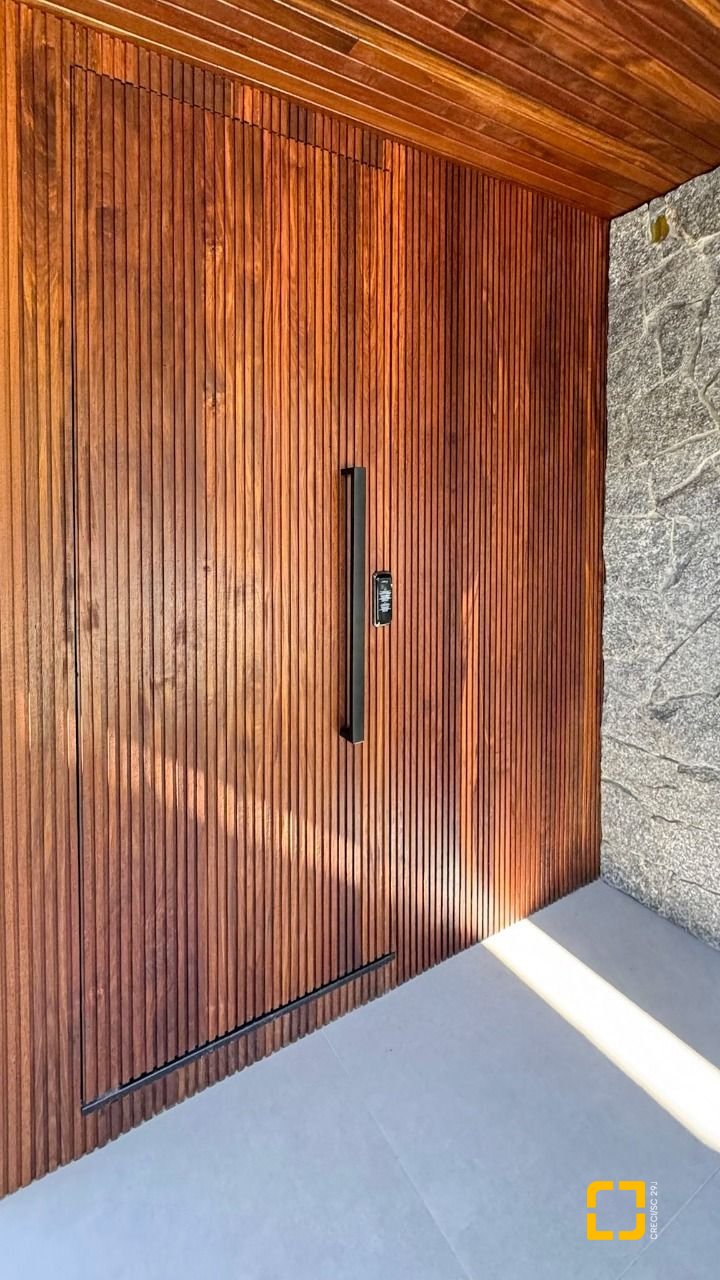 Casa com 164m², 4 quartos (sendo 1 suíte), 2 garagens, no bairro Pântano do Sul em Florianópolis
