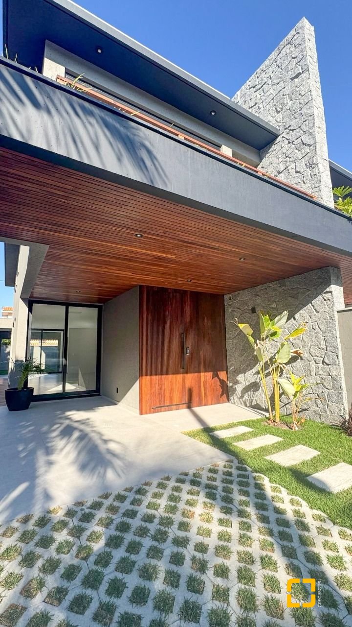Casa com 164m², 4 quartos (sendo 1 suíte), 2 garagens, no bairro Pântano do Sul em Florianópolis