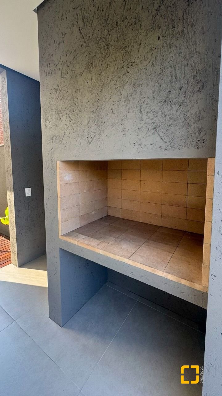 Casa com 164m², 4 quartos (sendo 1 suíte), 2 garagens, no bairro Pântano do Sul em Florianópolis