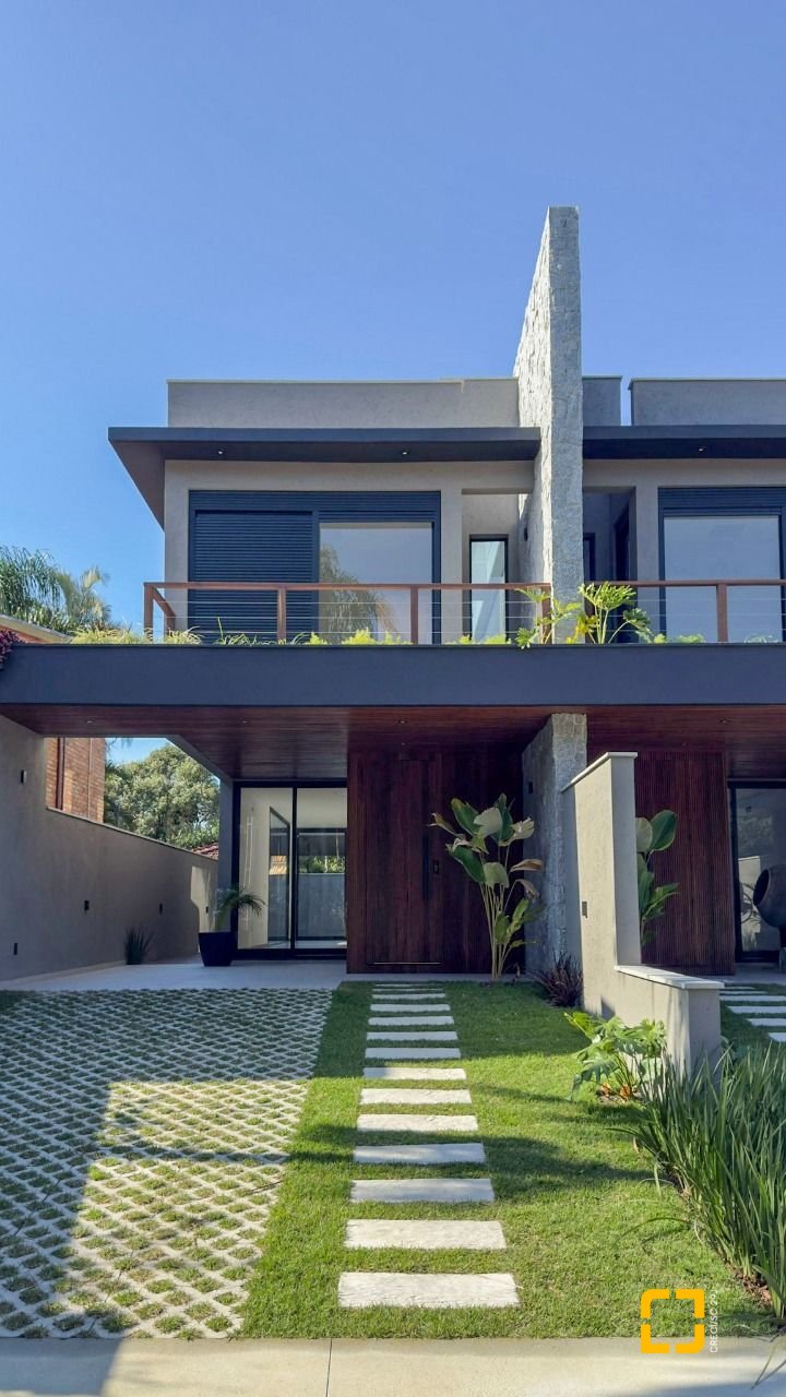 Casa com 164m², 4 quartos (sendo 1 suíte), 2 garagens, no bairro Pântano do Sul em Florianópolis
