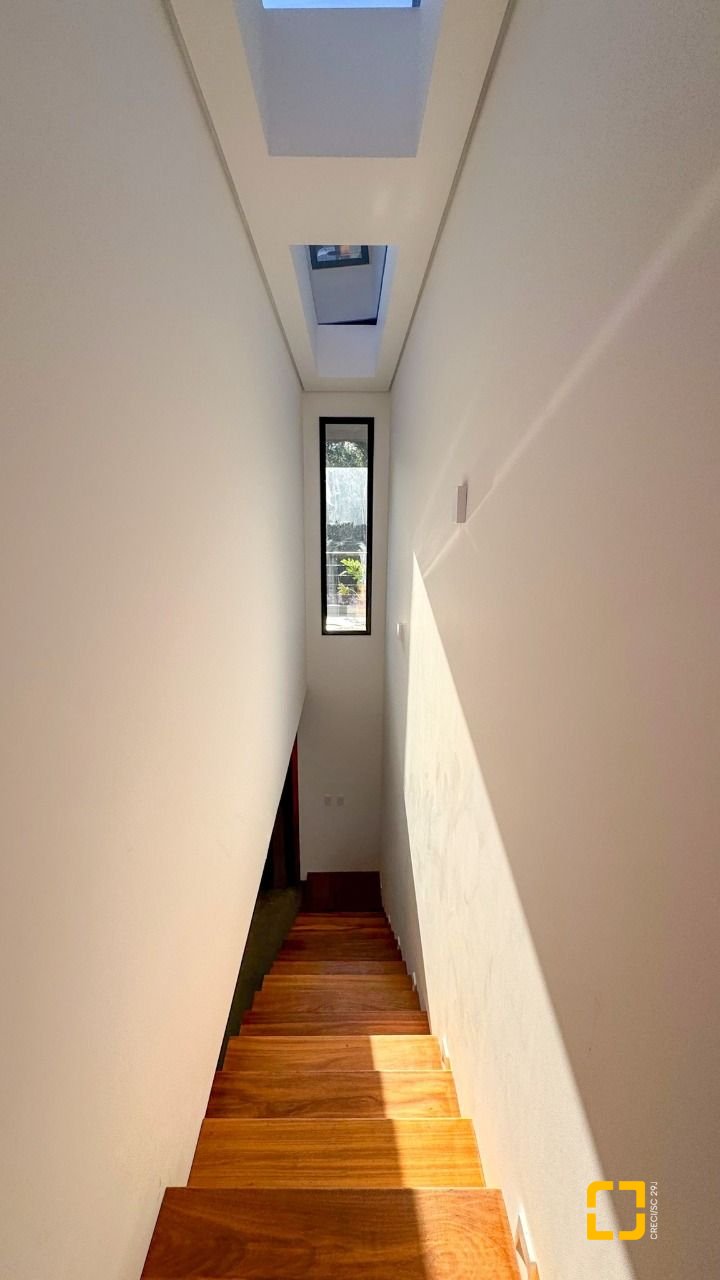 Casa com 164m², 4 quartos (sendo 1 suíte), 2 garagens, no bairro Pântano do Sul em Florianópolis