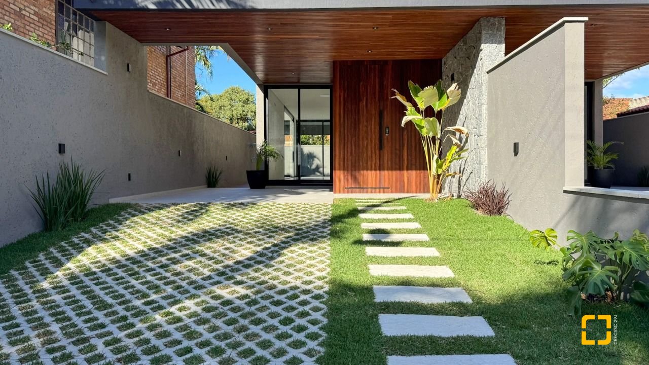 Casa com 164m², 4 quartos (sendo 1 suíte), 2 garagens, no bairro Pântano do Sul em Florianópolis
