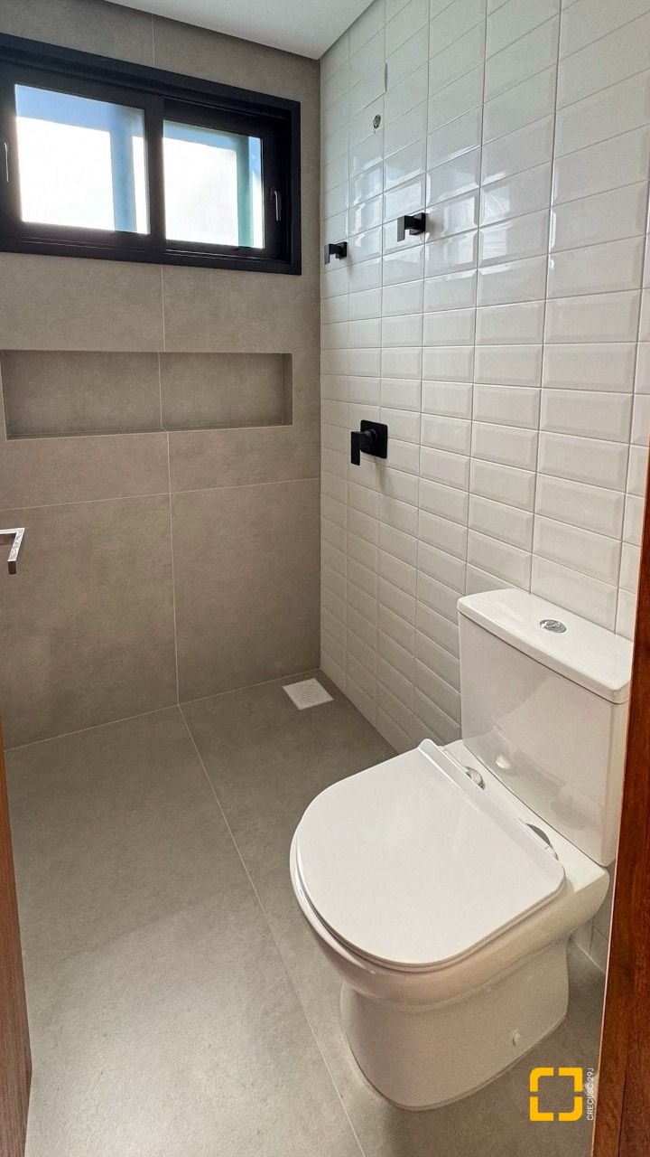 Casa com 164m², 4 quartos (sendo 1 suíte), 2 garagens, no bairro Pântano do Sul em Florianópolis