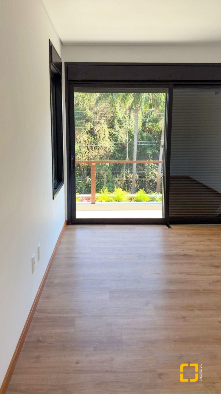 Casa com 164m², 4 quartos (sendo 1 suíte), 2 garagens, no bairro Pântano do Sul em Florianópolis