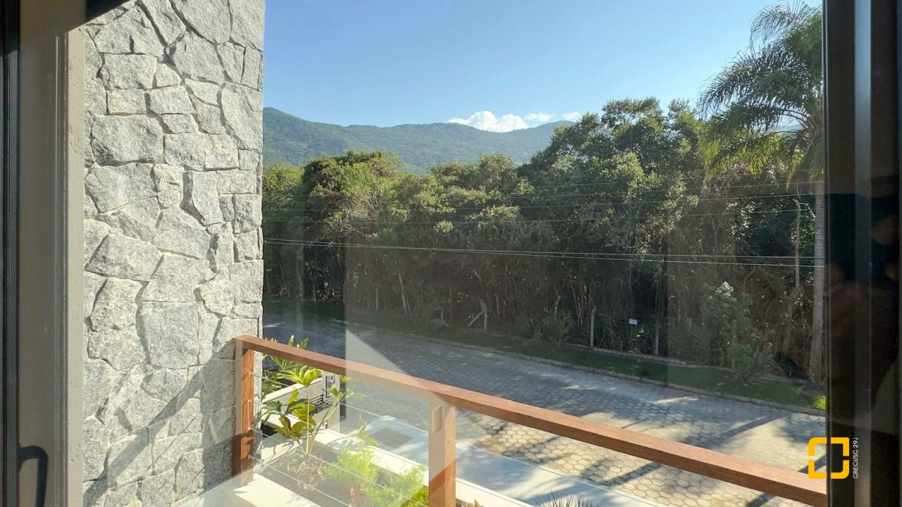 Casa com 164m², 4 quartos (sendo 1 suíte), 2 garagens, no bairro Pântano do Sul em Florianópolis