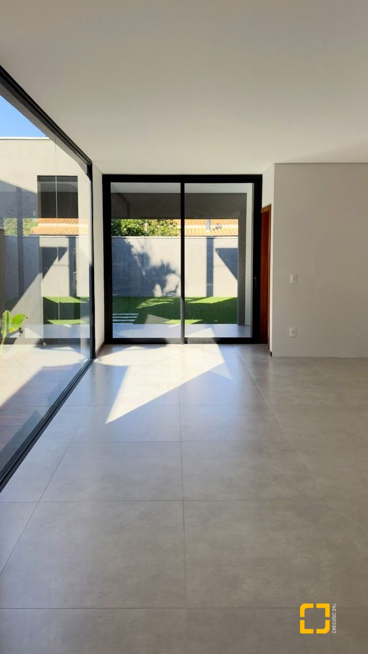 Casa com 164m², 4 quartos (sendo 1 suíte), 2 garagens, no bairro Pântano do Sul em Florianópolis