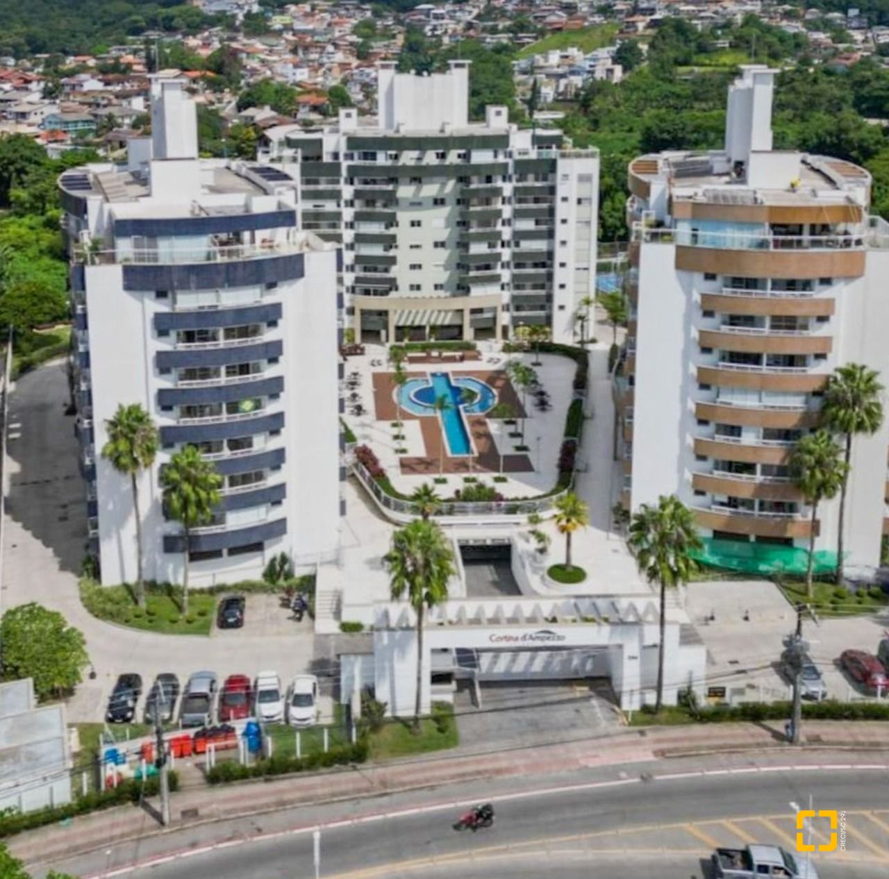 Cobertura com 178m², 5 quartos (sendo 2 suítes), 2 garagens, no bairro Monte Verde em Florianópolis