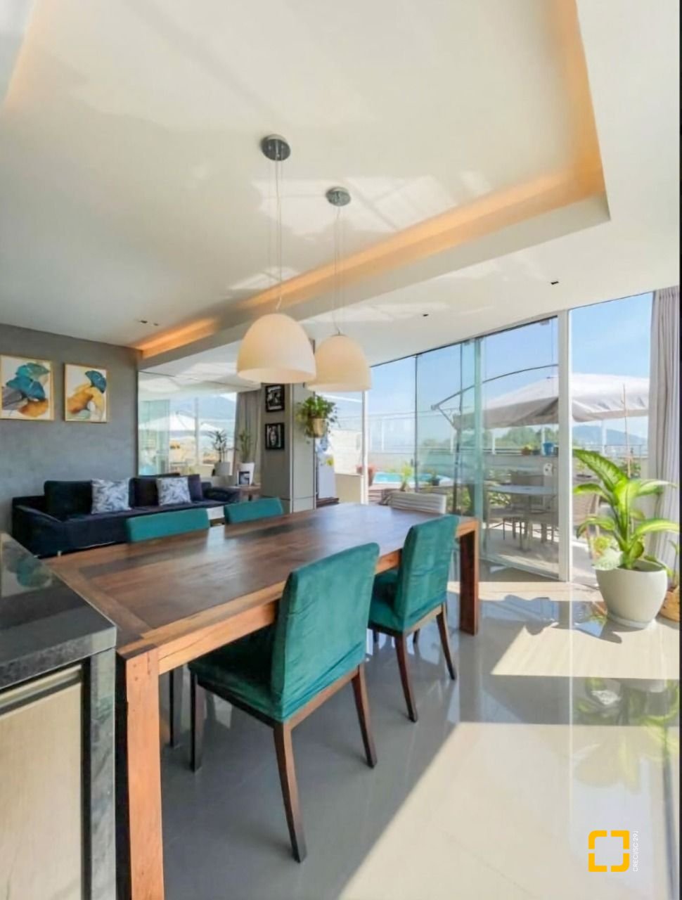 Cobertura com 178m², 5 quartos (sendo 2 suítes), 2 garagens, no bairro Monte Verde em Florianópolis