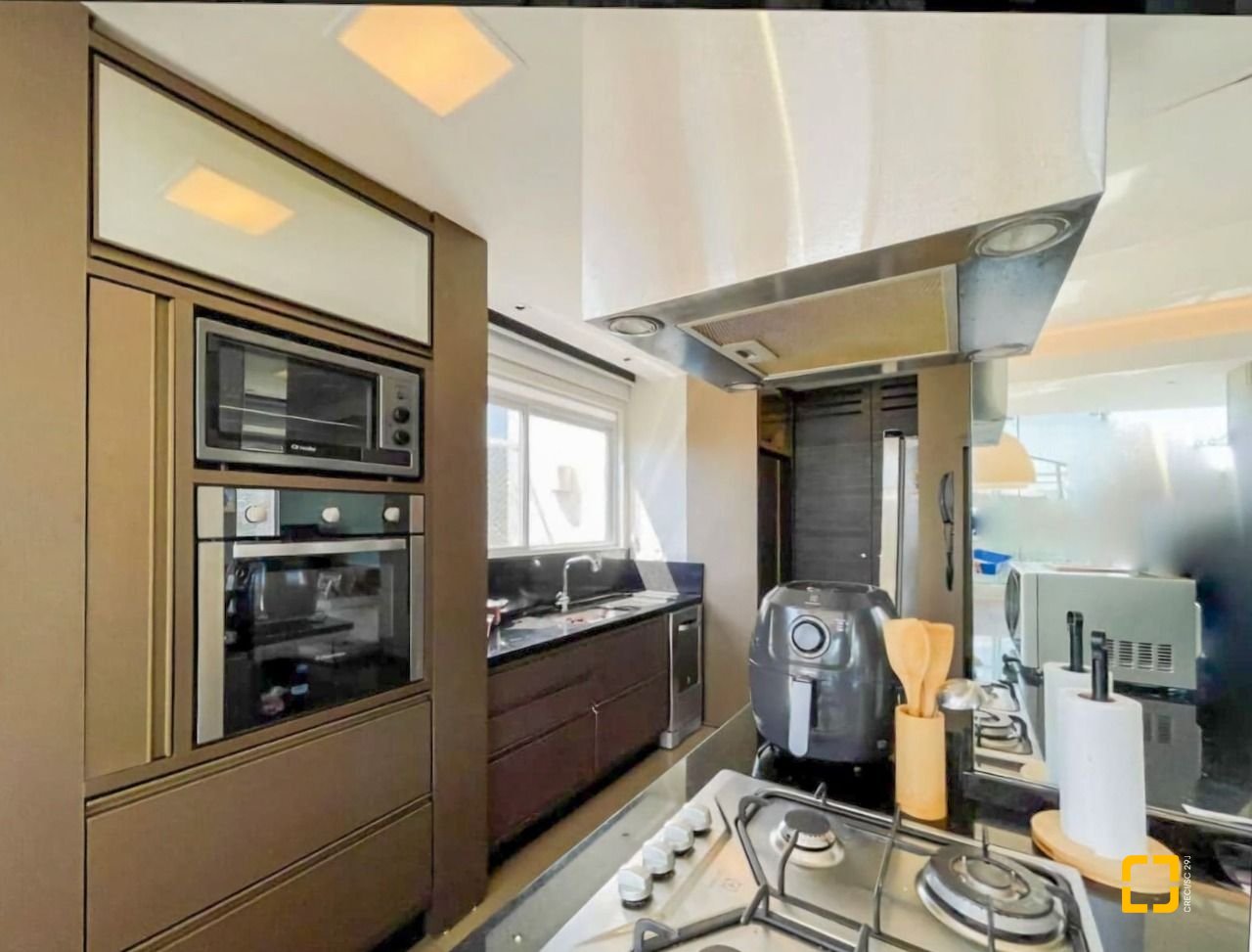 Cobertura com 178m², 5 quartos (sendo 2 suítes), 2 garagens, no bairro Monte Verde em Florianópolis