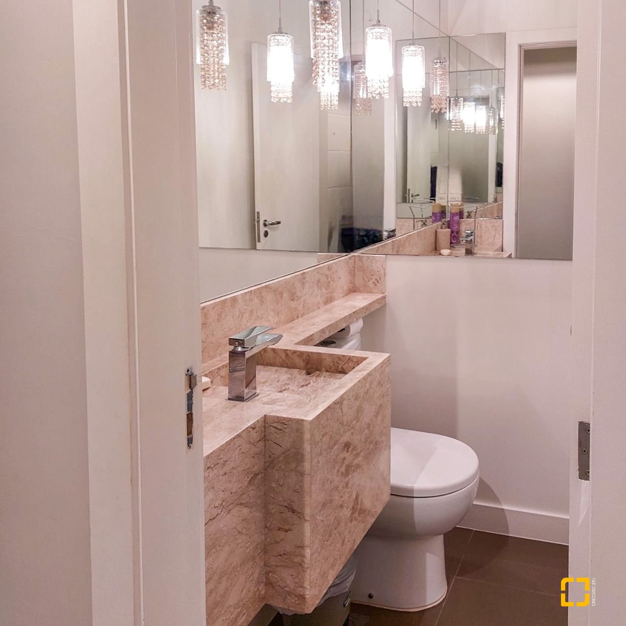 Cobertura com 178m², 5 quartos (sendo 2 suítes), 2 garagens, no bairro Monte Verde em Florianópolis
