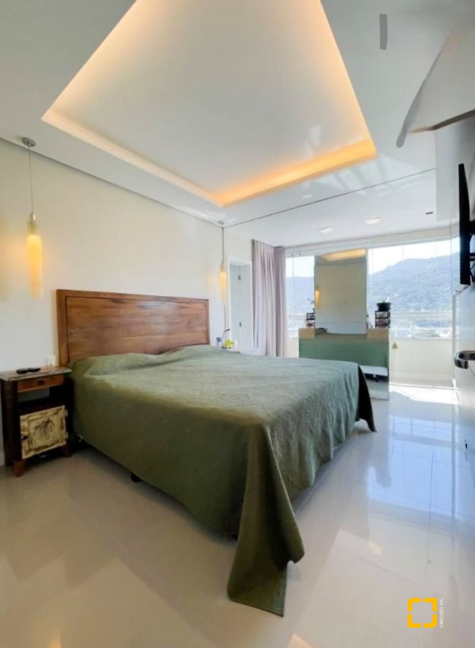 Cobertura com 178m², 5 quartos (sendo 2 suítes), 2 garagens, no bairro Monte Verde em Florianópolis