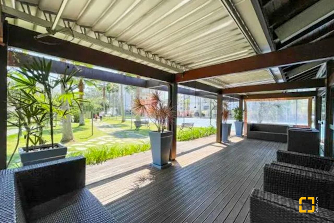 Cobertura com 178m², 5 quartos (sendo 2 suítes), 2 garagens, no bairro Monte Verde em Florianópolis
