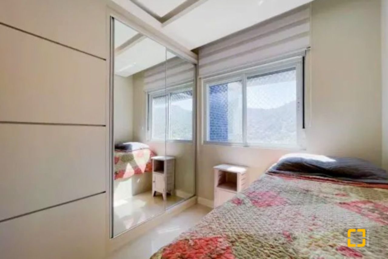 Cobertura com 178m², 5 quartos (sendo 2 suítes), 2 garagens, no bairro Monte Verde em Florianópolis