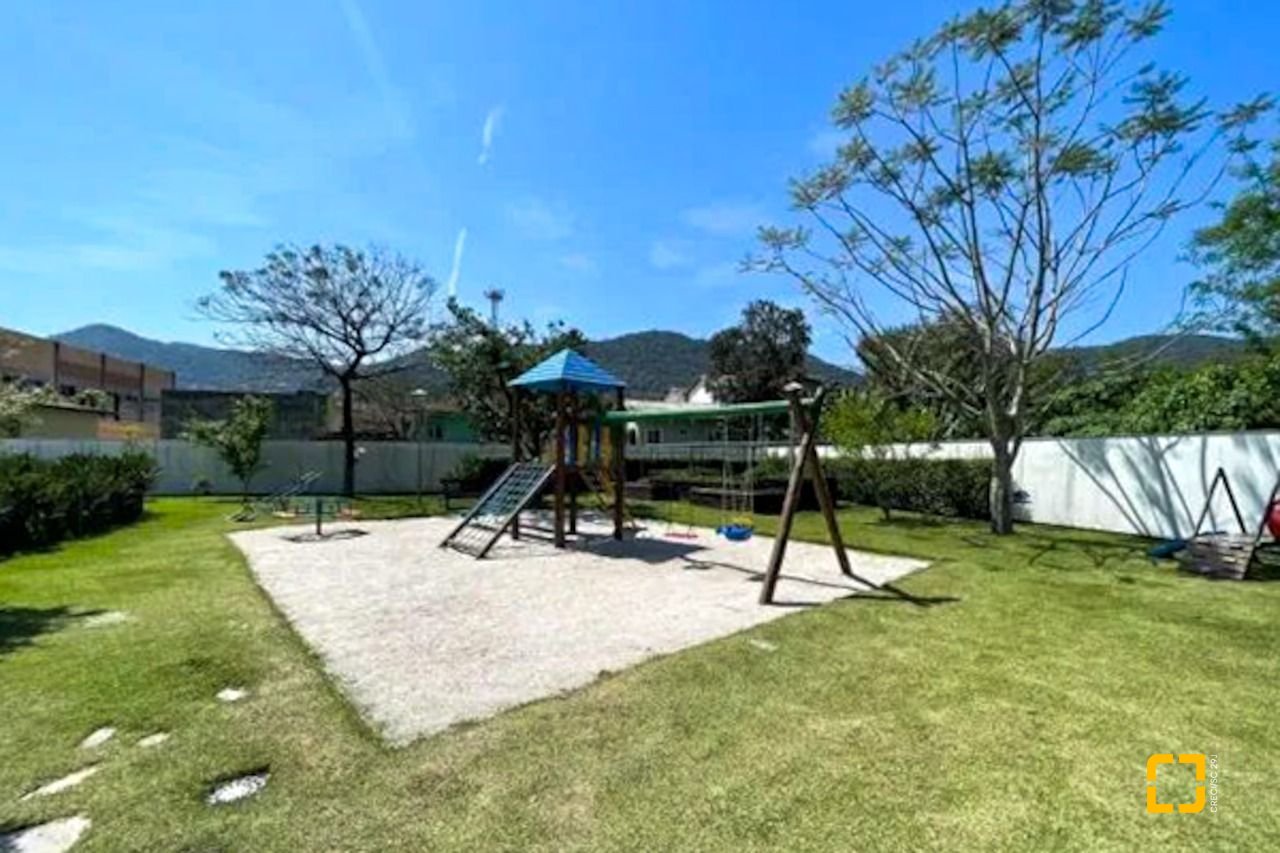 Cobertura com 178m², 5 quartos (sendo 2 suítes), 2 garagens, no bairro Monte Verde em Florianópolis