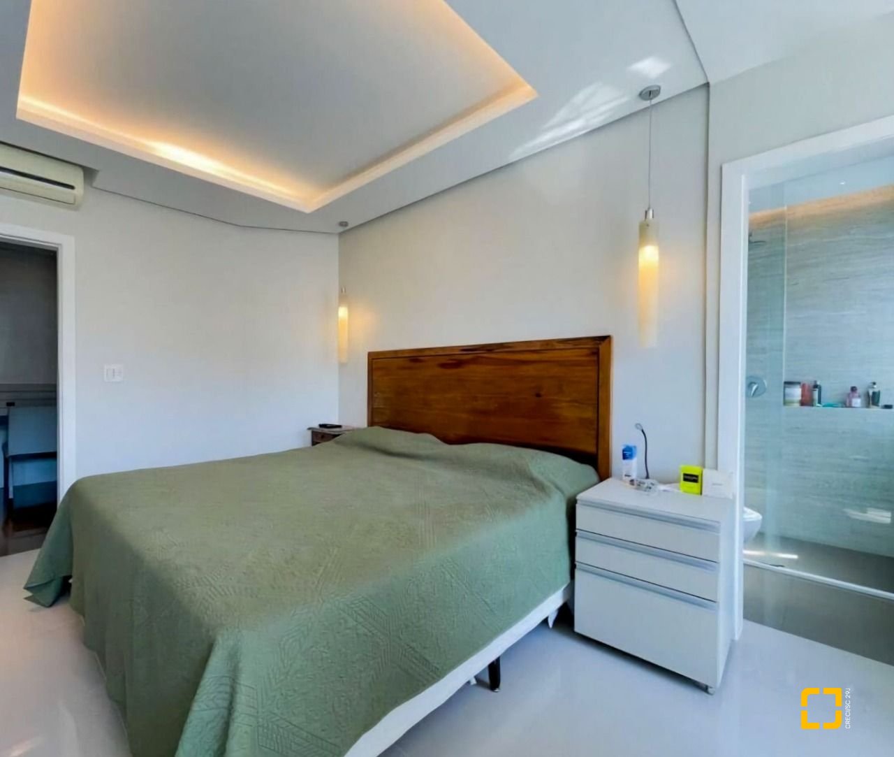 Cobertura com 178m², 5 quartos (sendo 2 suítes), 2 garagens, no bairro Monte Verde em Florianópolis