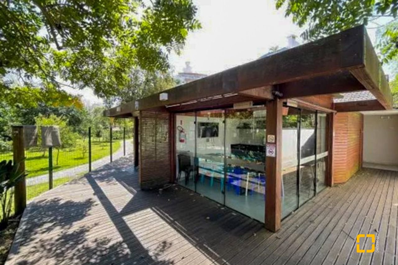 Cobertura com 178m², 5 quartos (sendo 2 suítes), 2 garagens, no bairro Monte Verde em Florianópolis
