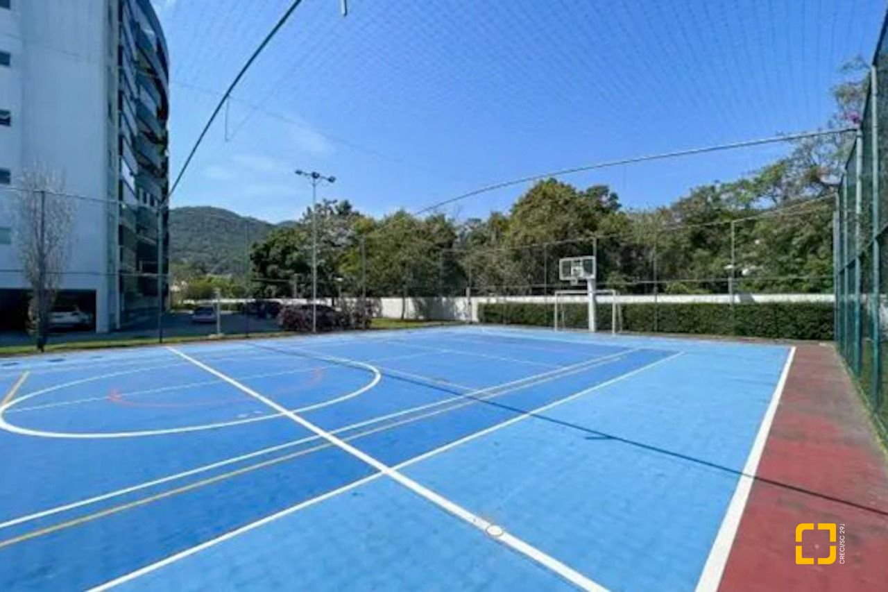 Cobertura com 178m², 5 quartos (sendo 2 suítes), 2 garagens, no bairro Monte Verde em Florianópolis