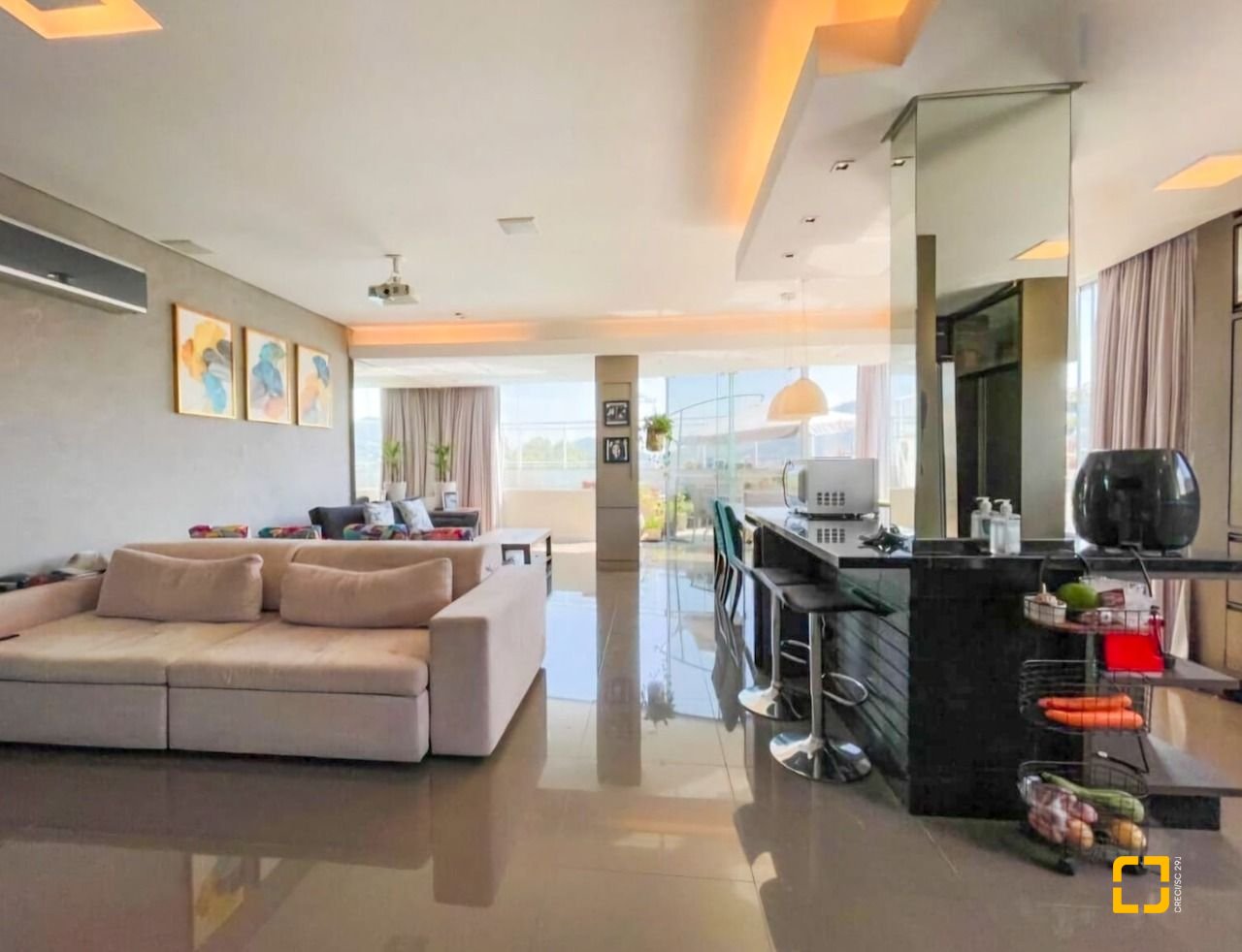 Cobertura com 178m², 5 quartos (sendo 2 suítes), 2 garagens, no bairro Monte Verde em Florianópolis