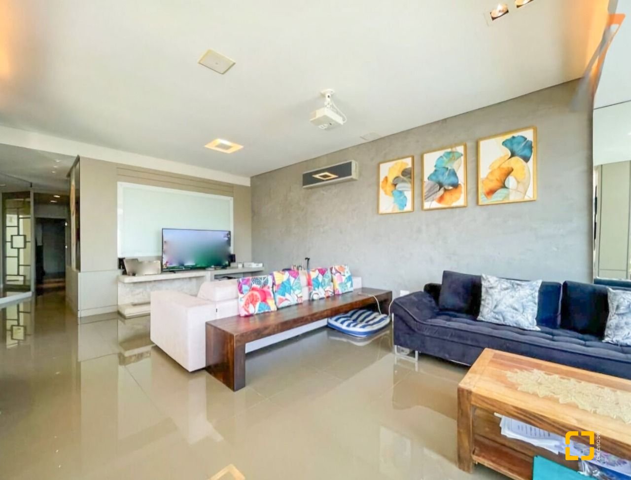 Cobertura com 178m², 5 quartos (sendo 2 suítes), 2 garagens, no bairro Monte Verde em Florianópolis