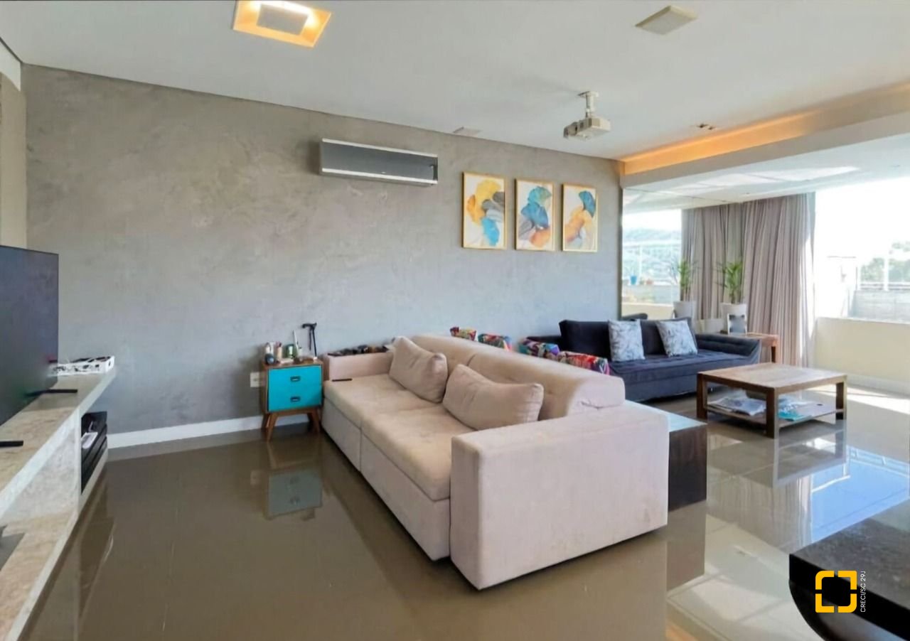 Cobertura com 178m², 5 quartos (sendo 2 suítes), 2 garagens, no bairro Monte Verde em Florianópolis