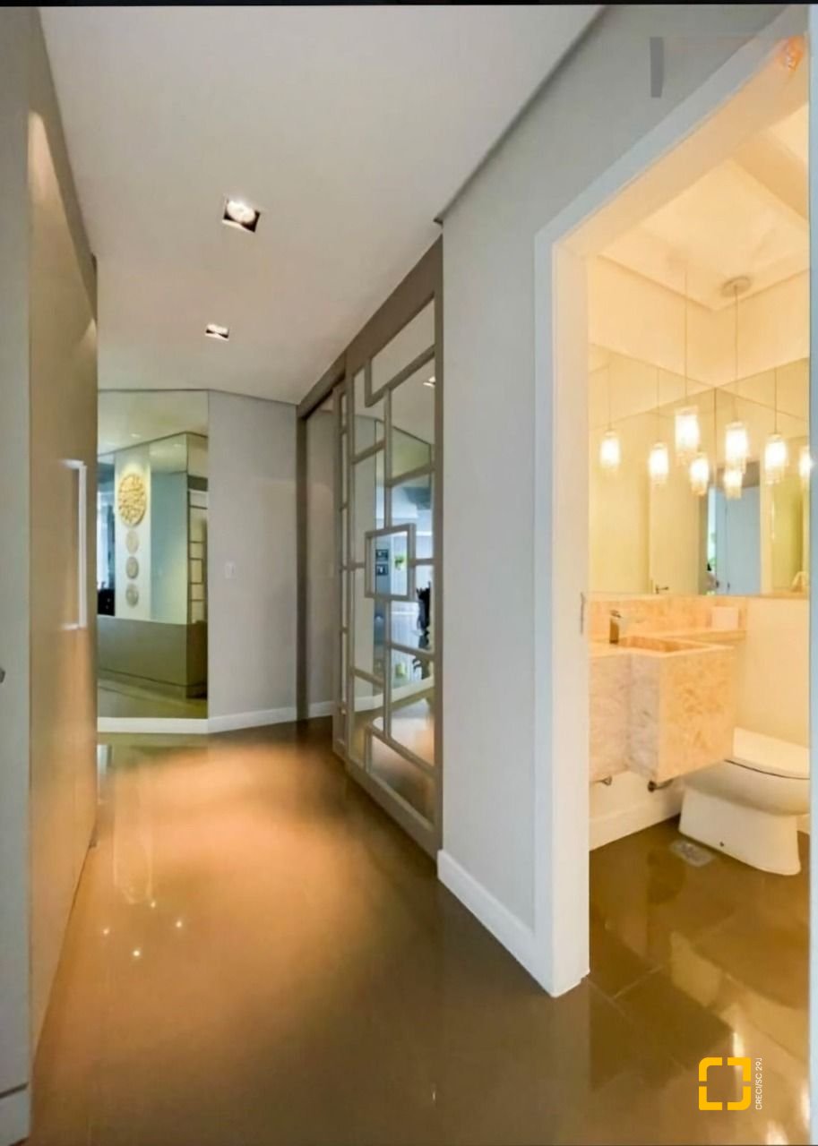 Cobertura com 178m², 5 quartos (sendo 2 suítes), 2 garagens, no bairro Monte Verde em Florianópolis