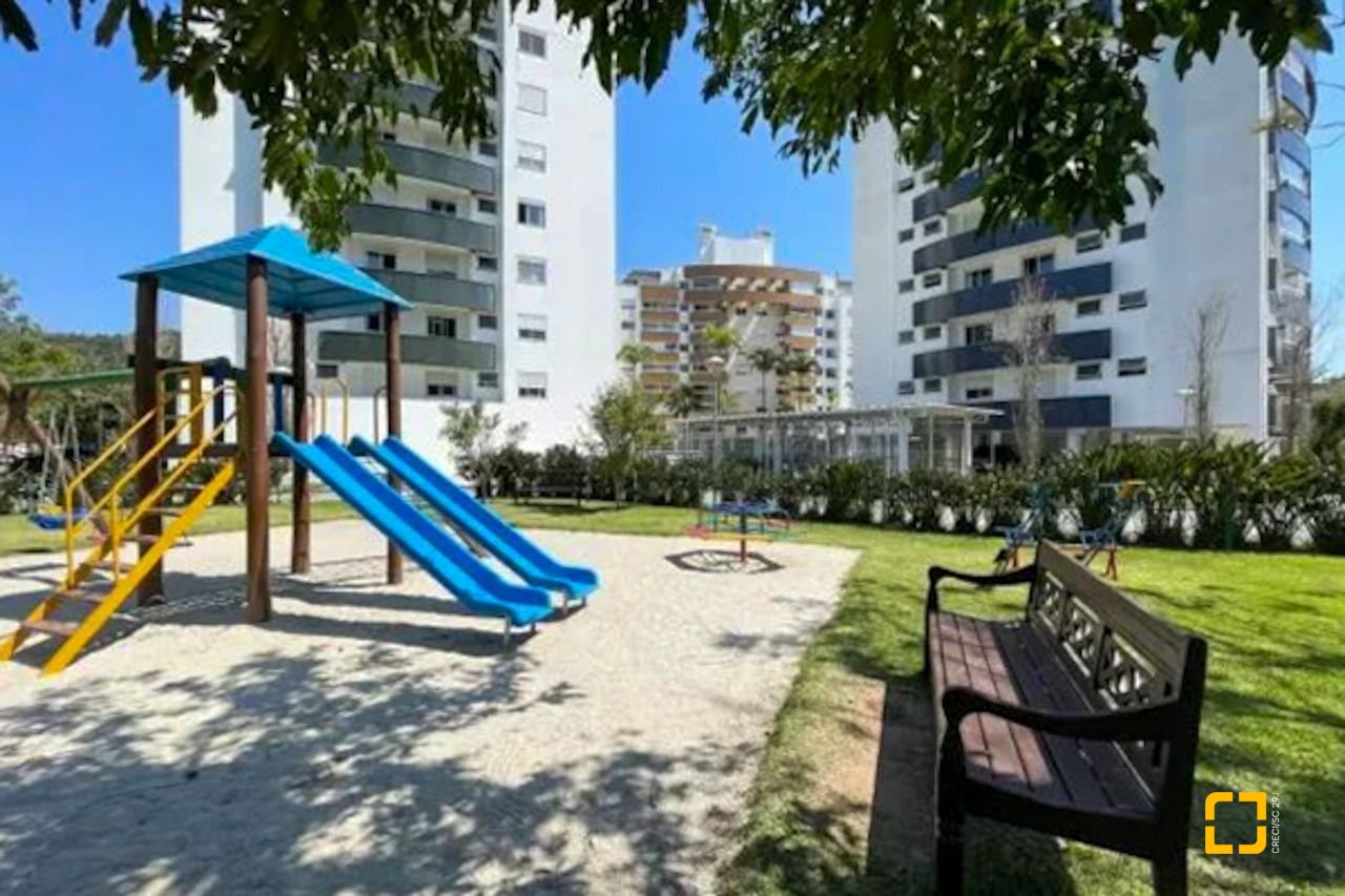 Cobertura com 178m², 5 quartos (sendo 2 suítes), 2 garagens, no bairro Monte Verde em Florianópolis