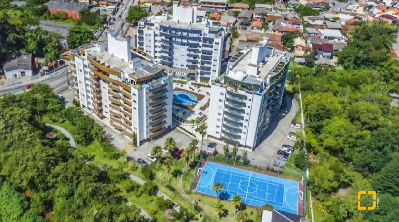 Cobertura com 178m², 5 quartos (sendo 2 suítes), 2 garagens, no bairro Monte Verde em Florianópolis