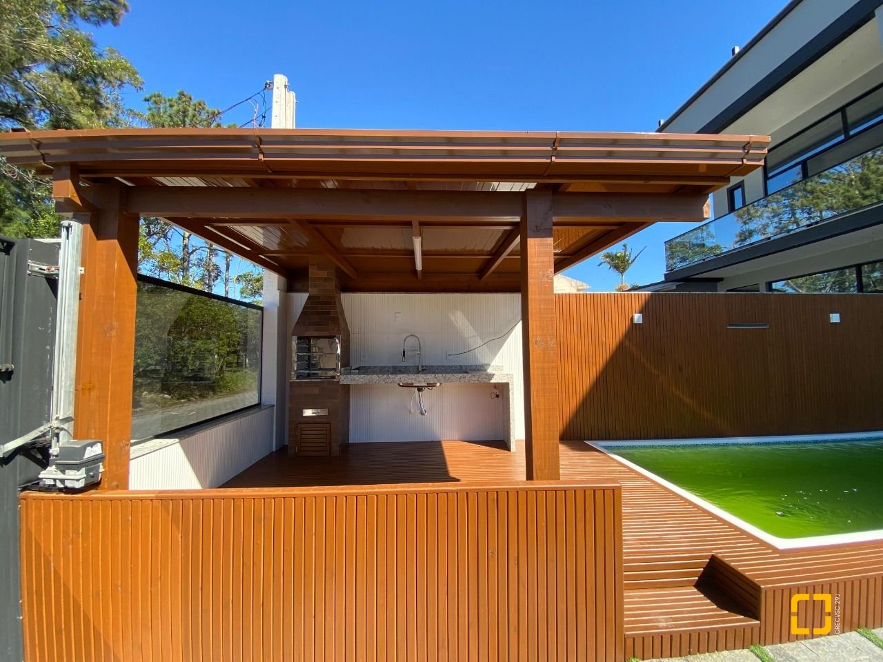 Casa com 300m², 4 quartos (sendo 2 suítes), 2 garagens, no bairro Praia do Sonho (Ens Brito) em Palhoça