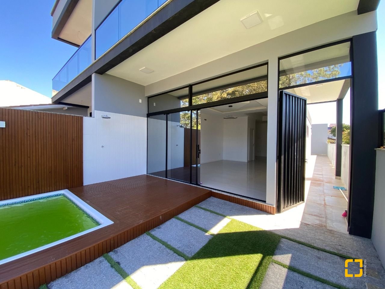Casa com 300m², 4 quartos (sendo 2 suítes), 2 garagens, no bairro Praia do Sonho (Ens Brito) em Palhoça