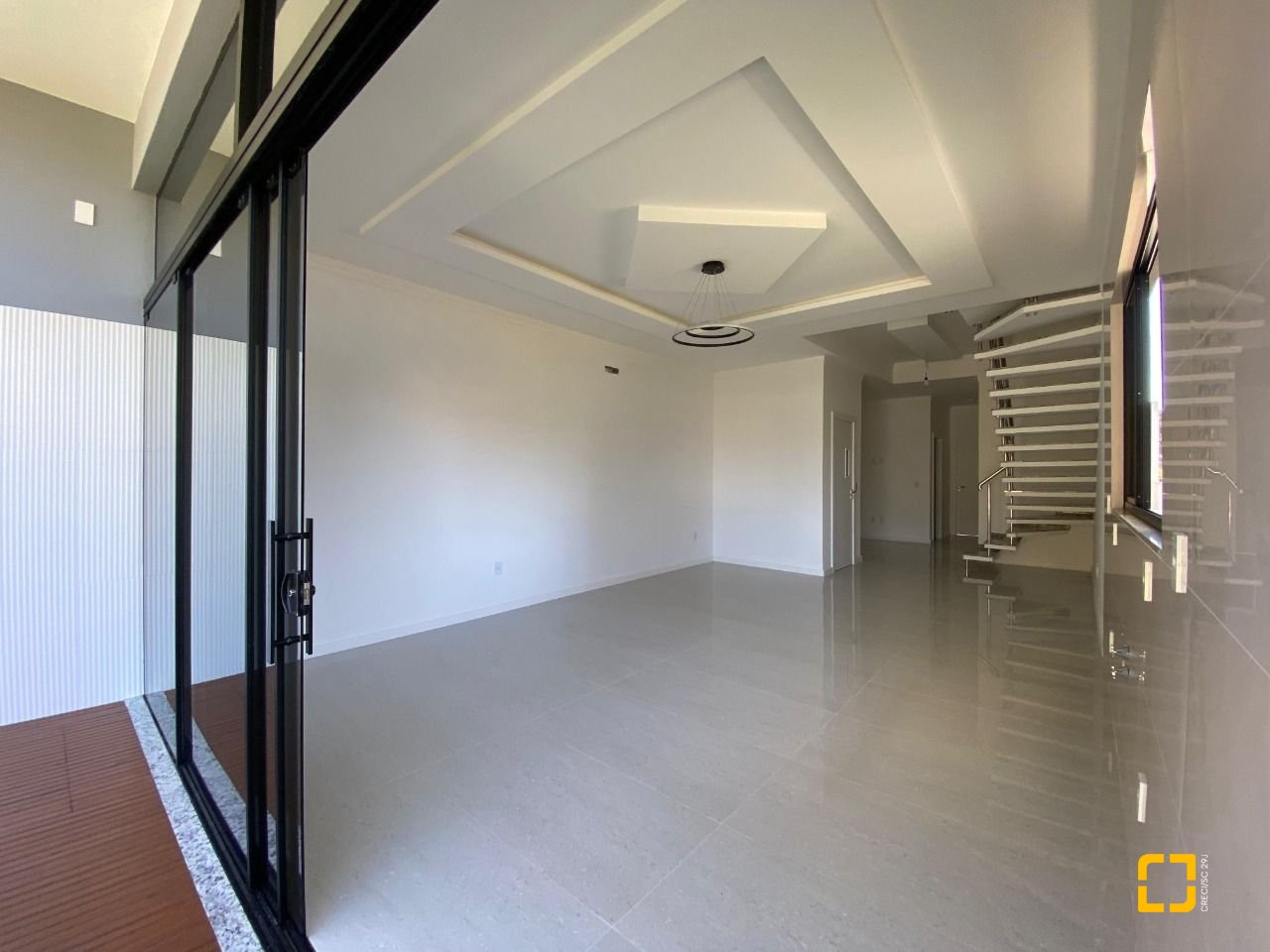 Casa com 300m², 4 quartos (sendo 2 suítes), 2 garagens, no bairro Praia do Sonho (Ens Brito) em Palhoça