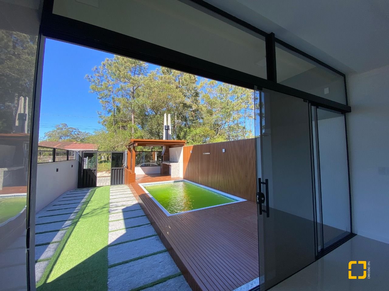 Casa com 300m², 4 quartos (sendo 2 suítes), 2 garagens, no bairro Praia do Sonho (Ens Brito) em Palhoça