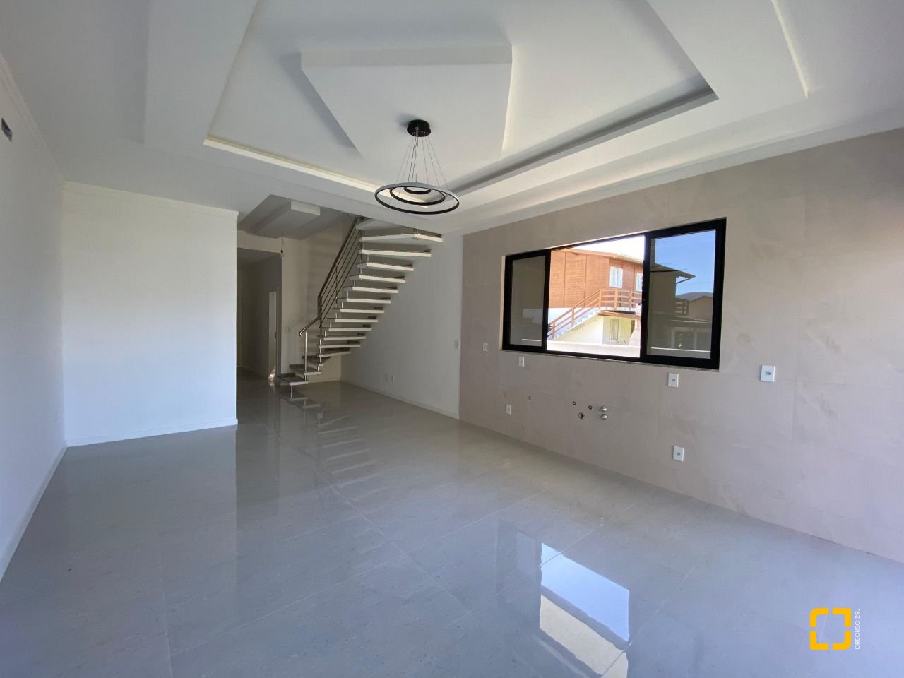 Casa com 300m², 4 quartos (sendo 2 suítes), 2 garagens, no bairro Praia do Sonho (Ens Brito) em Palhoça
