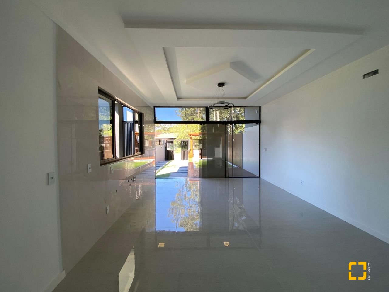Casa com 300m², 4 quartos (sendo 2 suítes), 2 garagens, no bairro Praia do Sonho (Ens Brito) em Palhoça