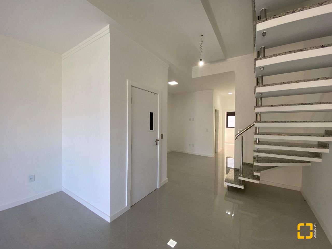 Casa com 300m², 4 quartos (sendo 2 suítes), 2 garagens, no bairro Praia do Sonho (Ens Brito) em Palhoça