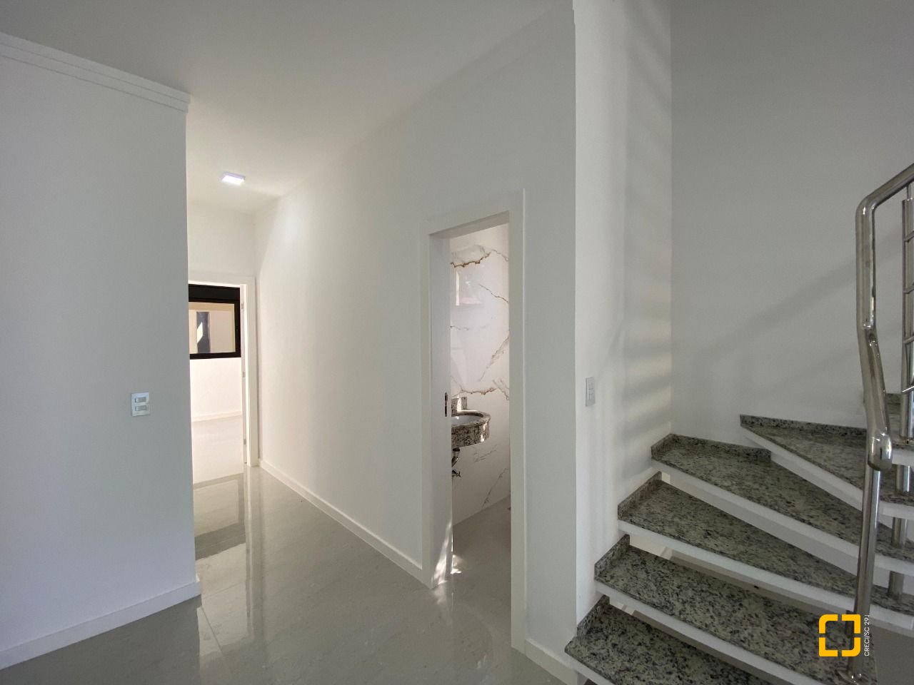 Casa com 300m², 4 quartos (sendo 2 suítes), 2 garagens, no bairro Praia do Sonho (Ens Brito) em Palhoça
