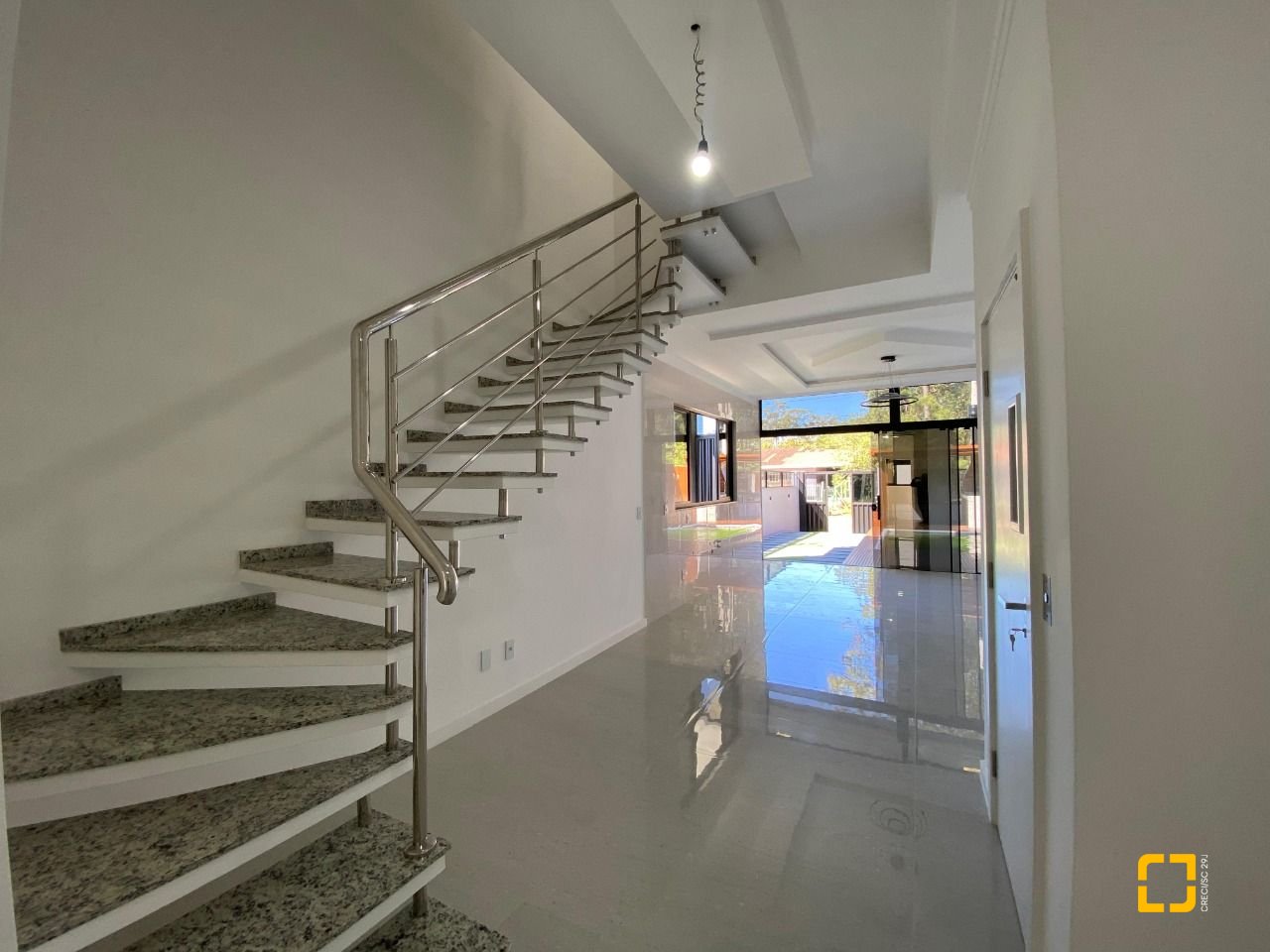 Casa com 300m², 4 quartos (sendo 2 suítes), 2 garagens, no bairro Praia do Sonho (Ens Brito) em Palhoça