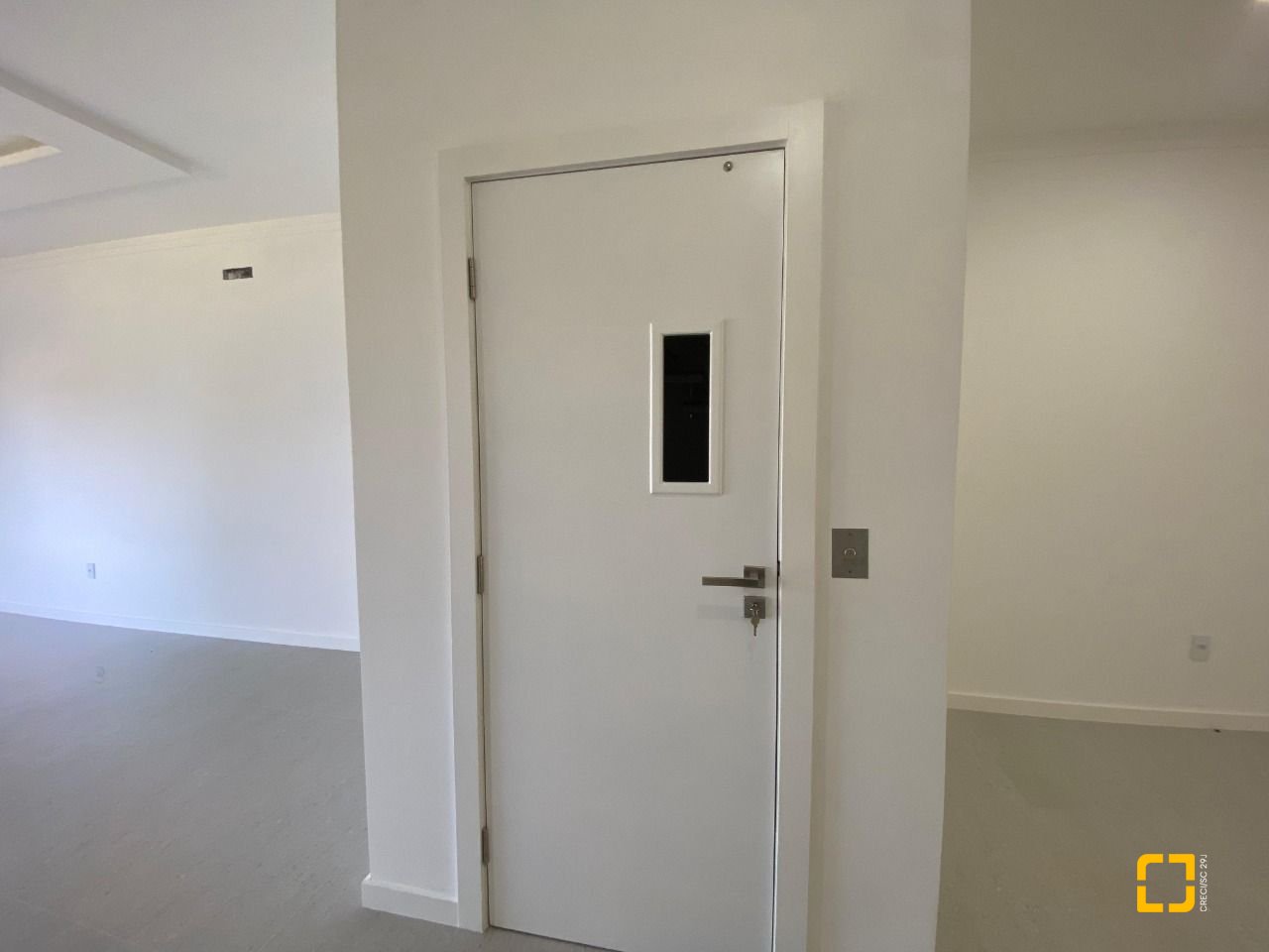 Casa com 300m², 4 quartos (sendo 2 suítes), 2 garagens, no bairro Praia do Sonho (Ens Brito) em Palhoça