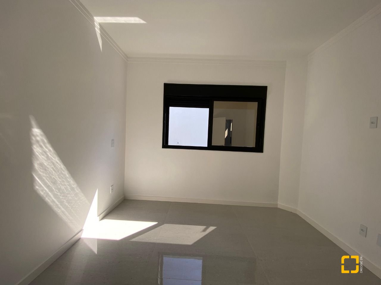 Casa com 300m², 4 quartos (sendo 2 suítes), 2 garagens, no bairro Praia do Sonho (Ens Brito) em Palhoça