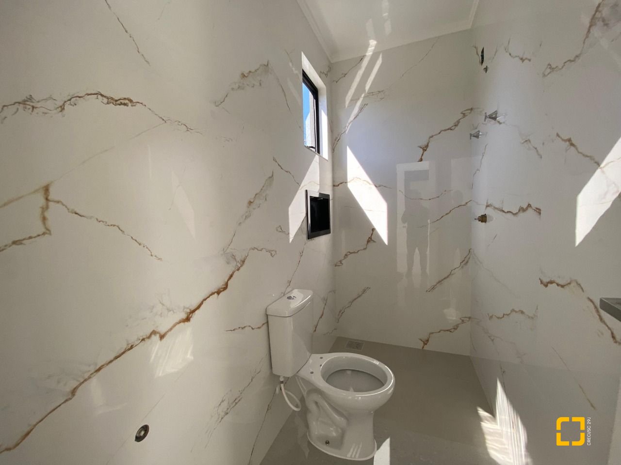 Casa com 300m², 4 quartos (sendo 2 suítes), 2 garagens, no bairro Praia do Sonho (Ens Brito) em Palhoça