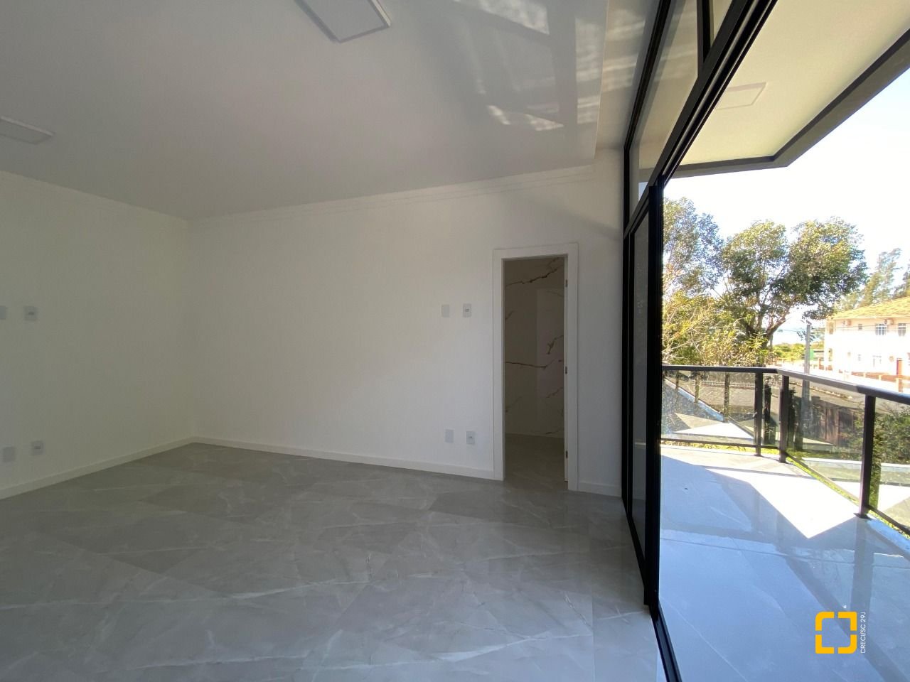 Casa com 300m², 4 quartos (sendo 2 suítes), 2 garagens, no bairro Praia do Sonho (Ens Brito) em Palhoça