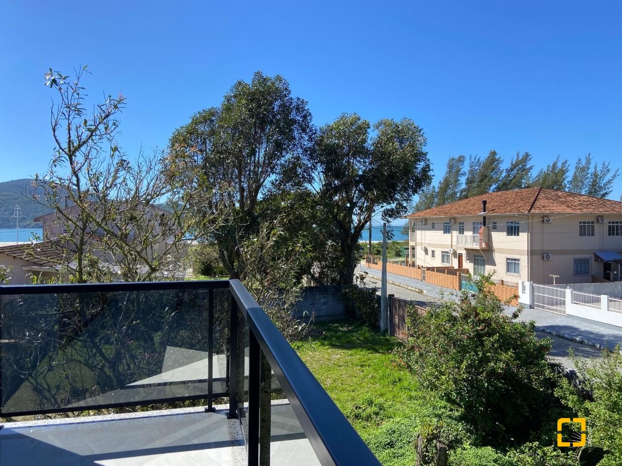 Casa com 300m², 4 quartos (sendo 2 suítes), 2 garagens, no bairro Praia do Sonho (Ens Brito) em Palhoça