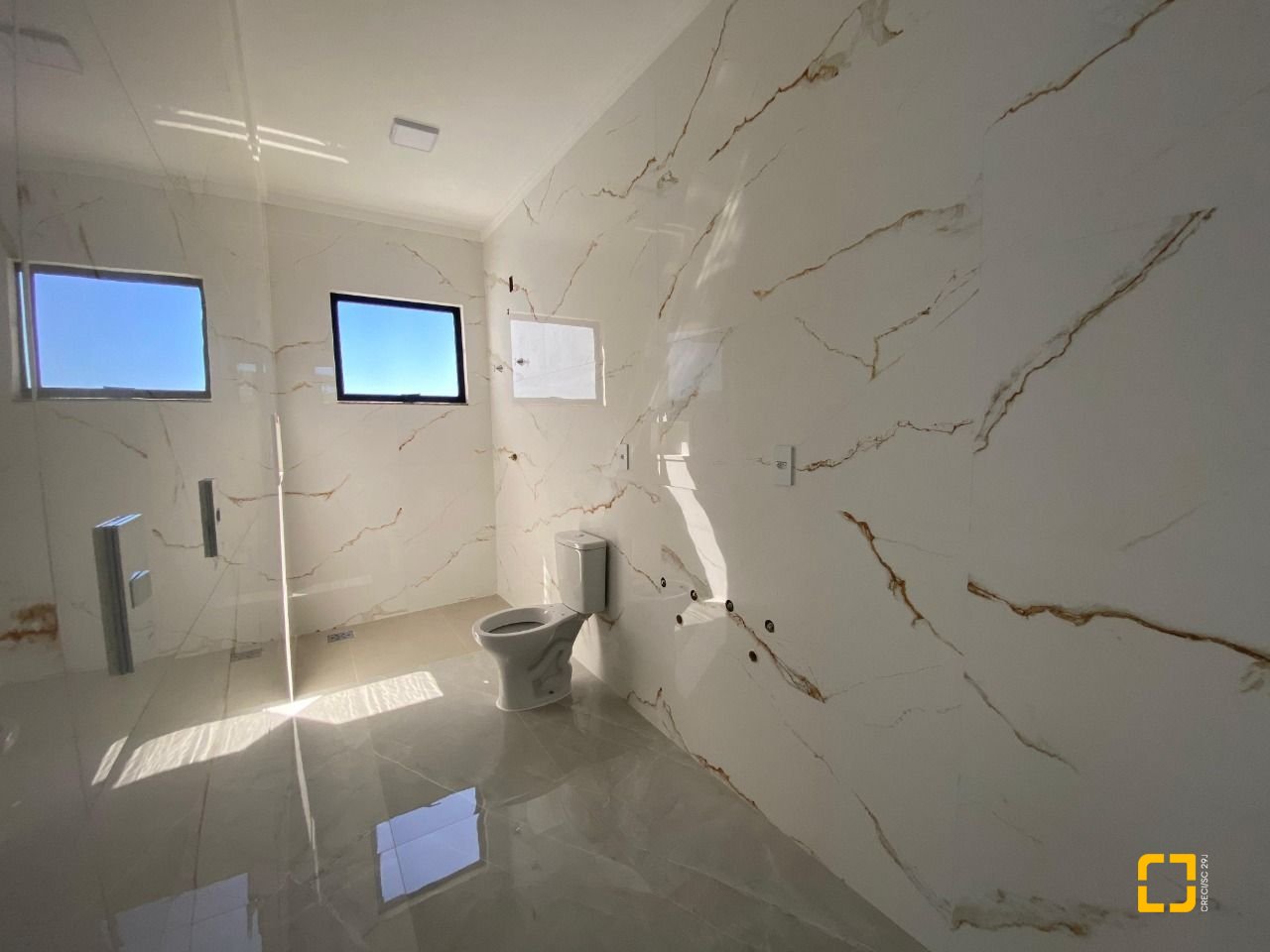 Casa com 300m², 4 quartos (sendo 2 suítes), 2 garagens, no bairro Praia do Sonho (Ens Brito) em Palhoça